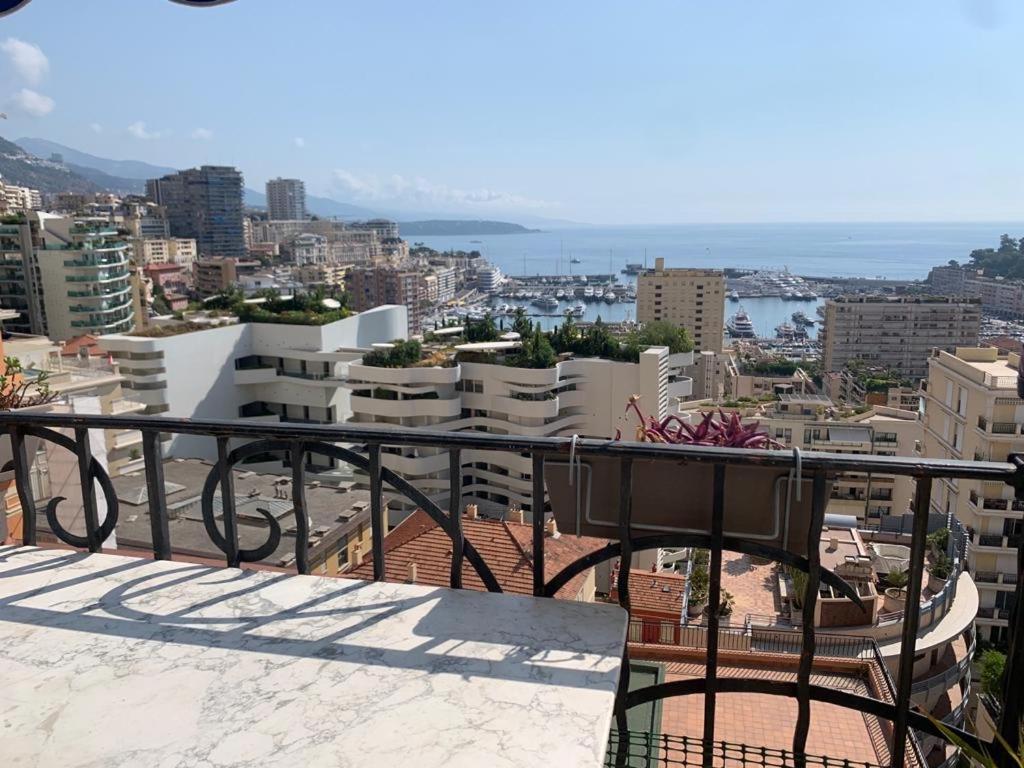 Plein Coeur De Monaco, A 300 Metres A Pied Du Port De Monaco, 4 Pieces Dans Des Escaliers Vue Mer Exceptionnelle Zewnętrze zdjęcie