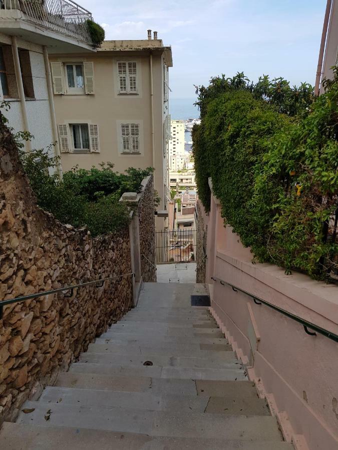 Plein Coeur De Monaco, A 300 Metres A Pied Du Port De Monaco, 4 Pieces Dans Des Escaliers Vue Mer Exceptionnelle Zewnętrze zdjęcie
